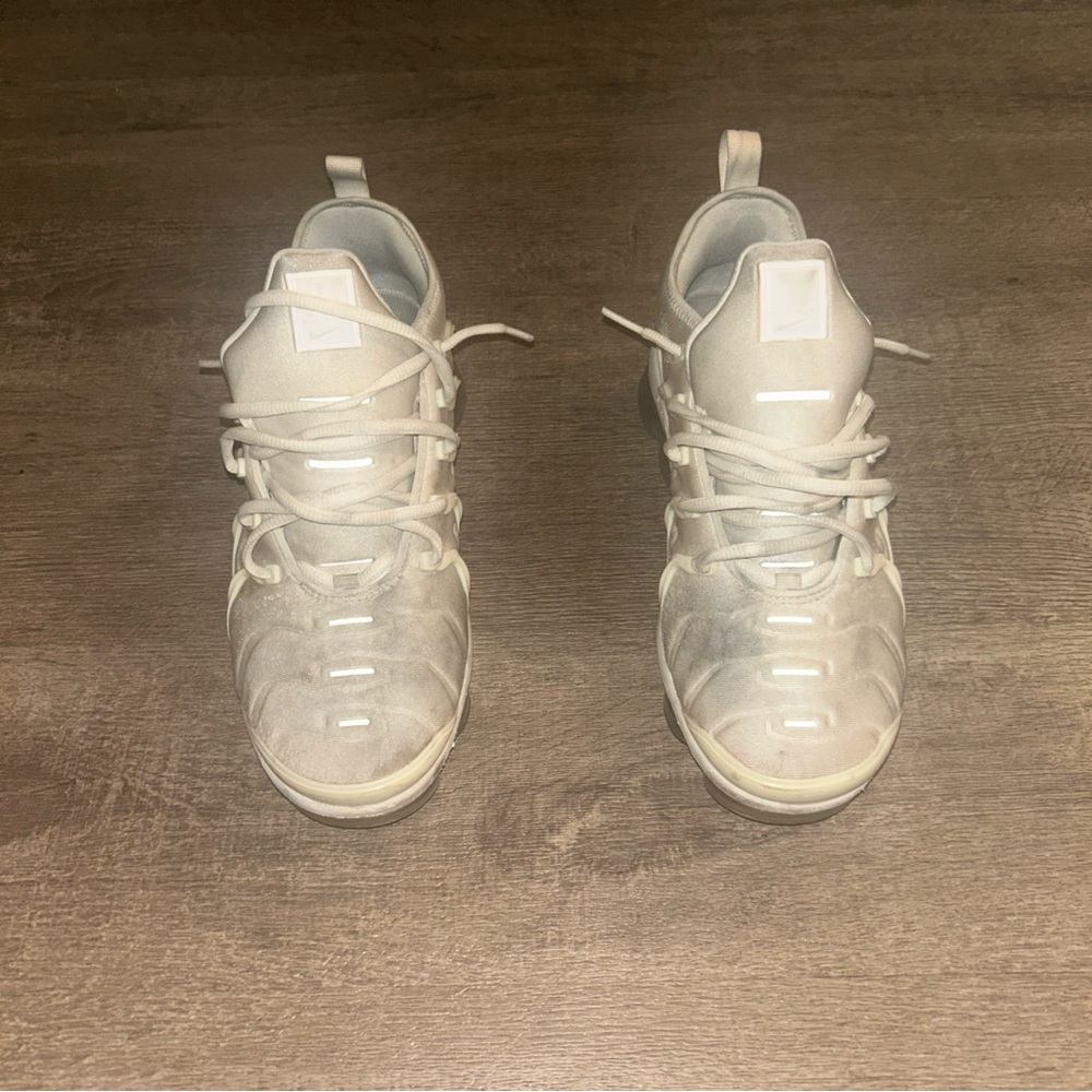 White Nike Air VaporMax Plus